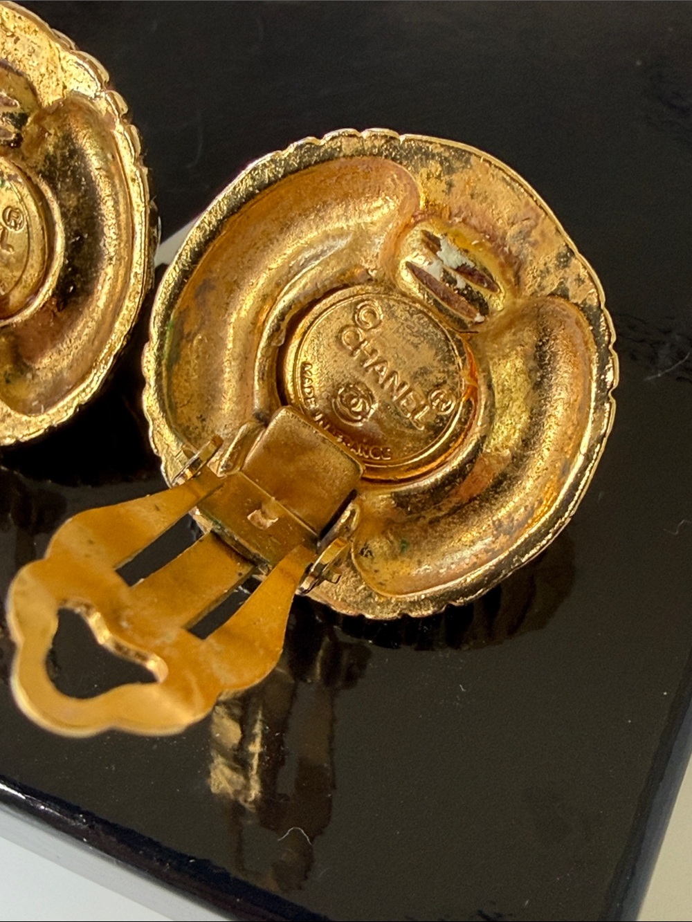 CHANEL Gold and Pearl Round Button Earrings Victoire de Castellane Era 1980’s - Picture 5 of 12